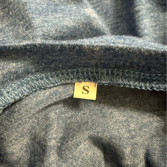 Women’s Blue V-Neck Graphic T-Shirt. Small - Picture 5 of 5